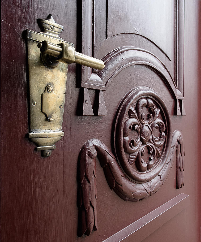 Schleswig Holstein Ostsee 09_2015 KA7_3906 als Smartobjekt-1 Kopie.jpg - Eine Eingangstüre aus alten Zeiten. Vor allem die Türklinke hat es mir angetan